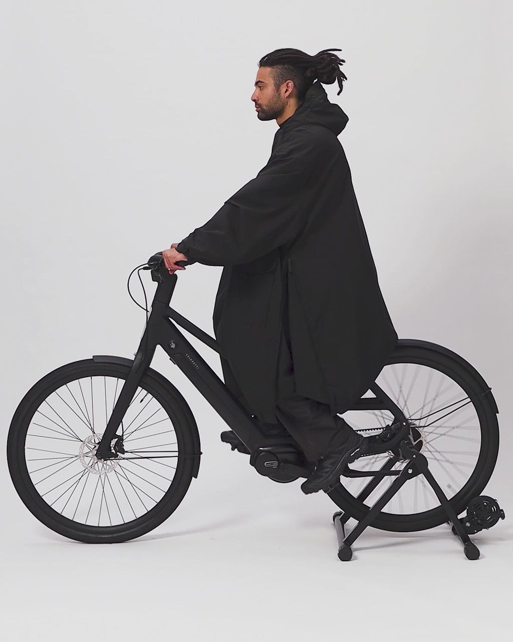 33) MAIUM X SRFACE PONCHO - Maium
